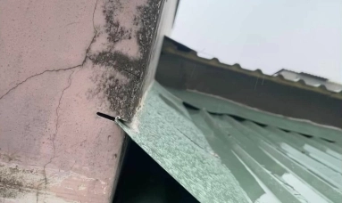 Làm gì khi bị hàng xóm cưa tường 10 cm để bắn mái tôn?